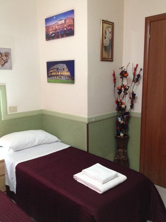 Rome Rainbow Guest House Rum bild